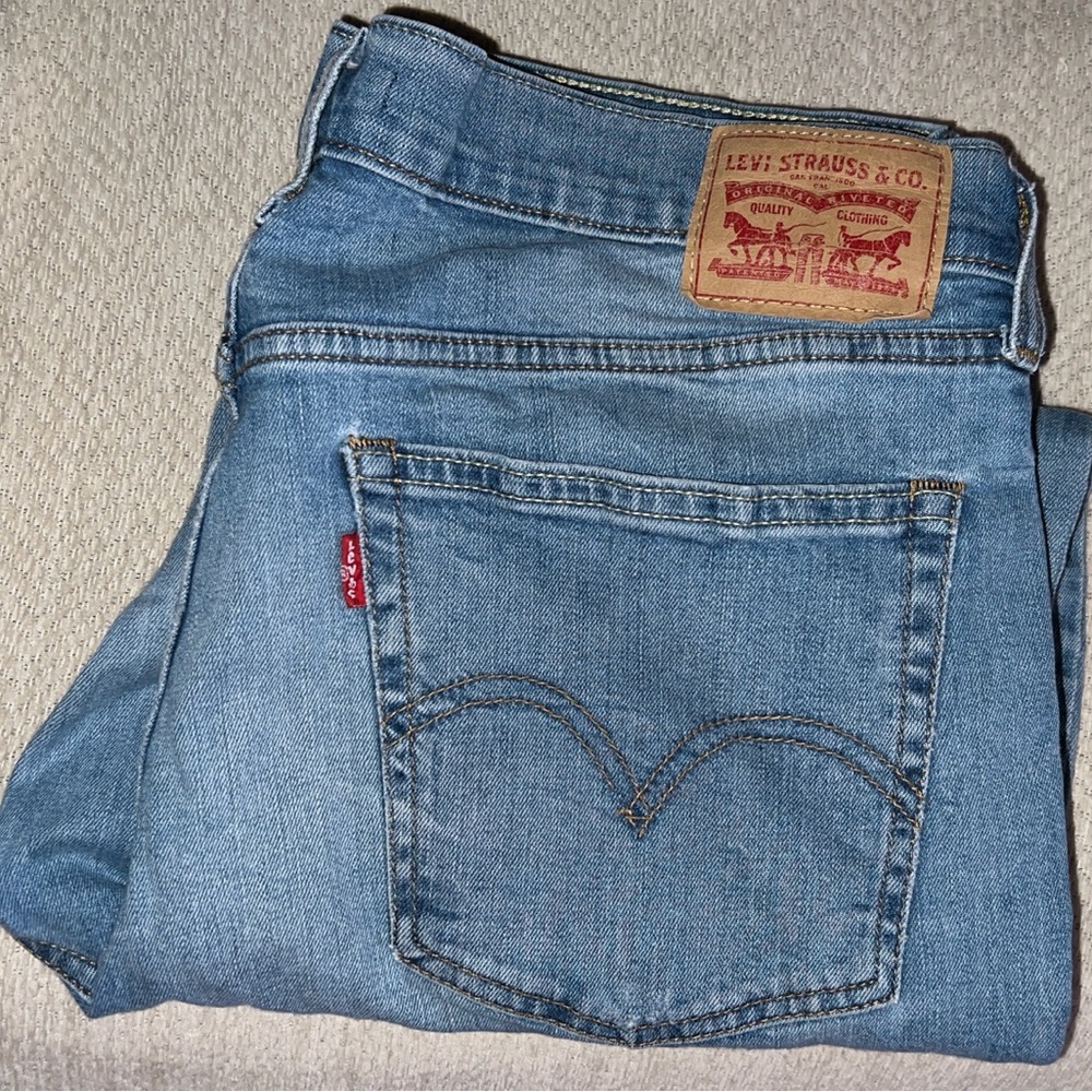 Women’s Levi's cropped boyfriend jeans - Size 30